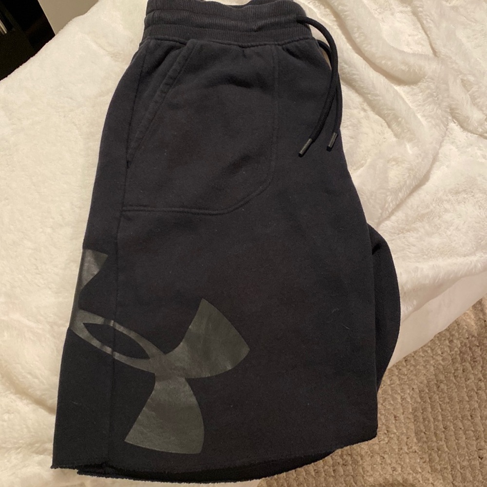 Mens athletic shorts